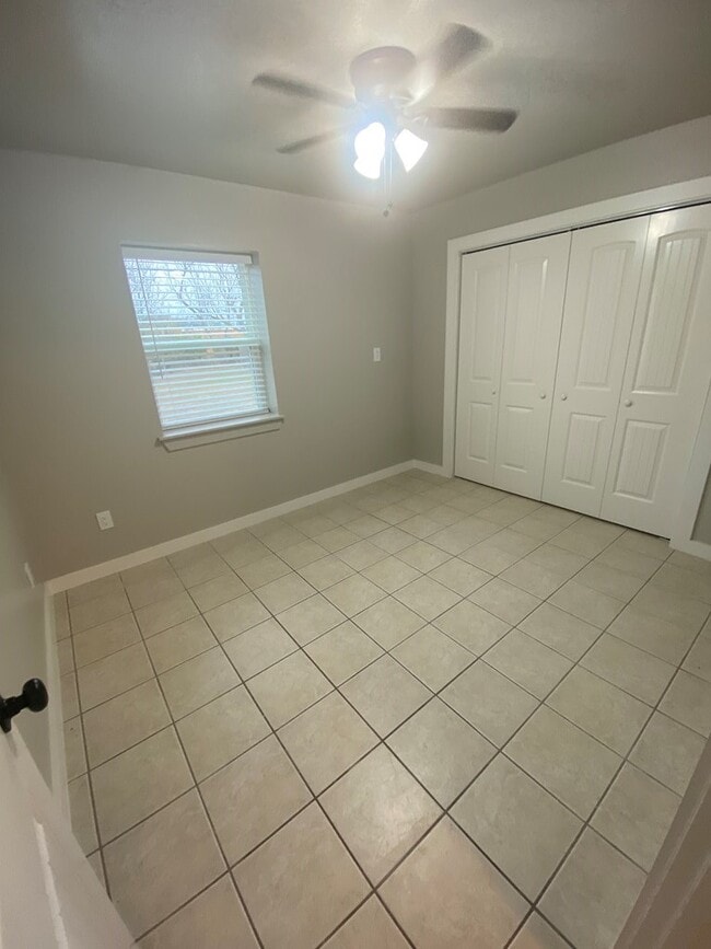 Building Photo - 518 Peterson Dr
