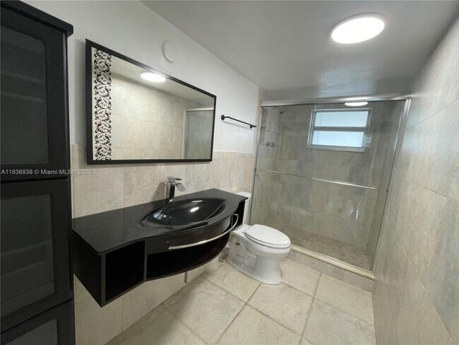 Building Photo - 2 bedroom in Sunny Isles Beach FL 33160