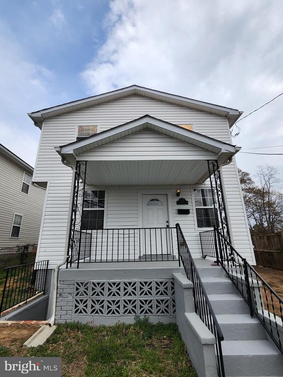 Building Photo - 4244 Clay St NE