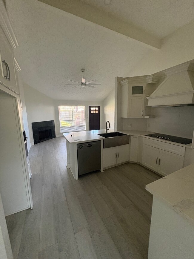 Building Photo - 3723 Westmeadow Dr