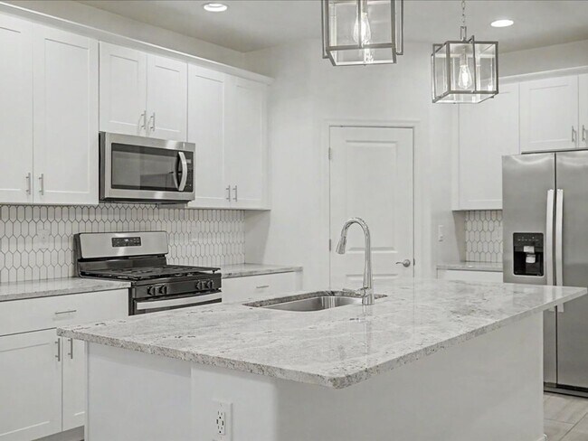Building Photo - 4 Bedroom, 3 Bathroom