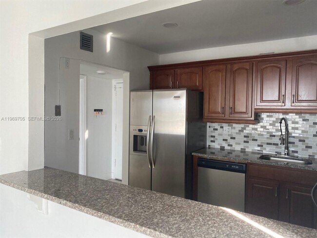 Building Photo - 7118 Bonita Dr