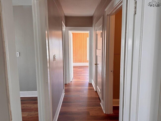 Building Photo - 1710 Monroe St