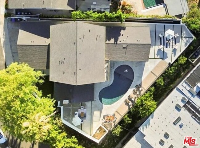 Building Photo - 15655 Castlewoods Dr