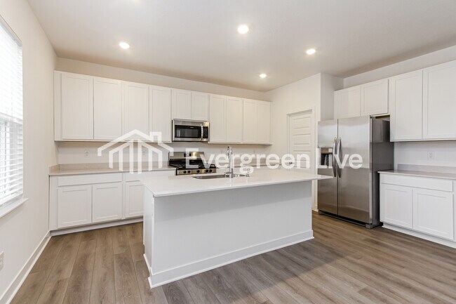 Building Photo - 852 Penrose Pl