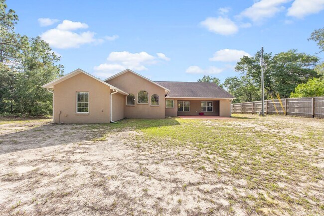 Building Photo - 7860 SW 204th Ave
