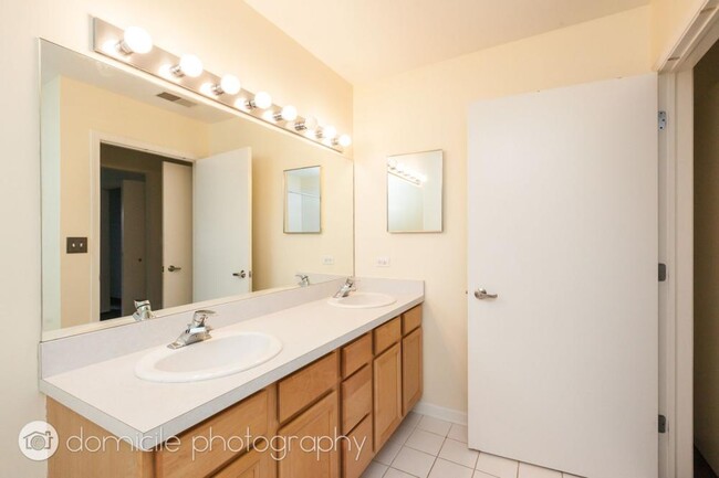 Building Photo - 2 bedroom in Chicago IL 60618