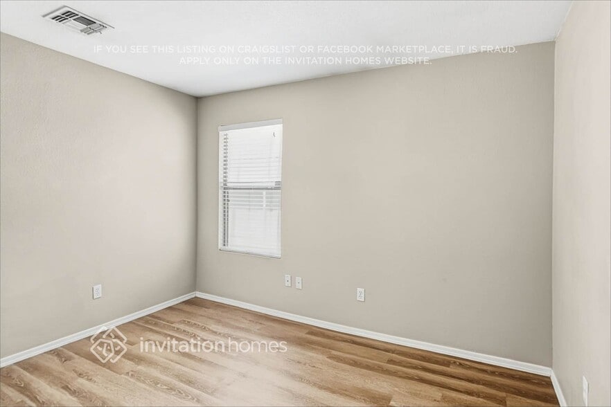 Building Photo - 3035 E Santa Rosa Dr
