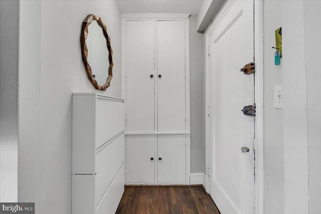 Building Photo - 1301 Longfellow St NW