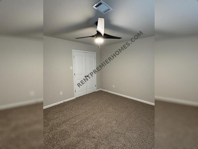 Building Photo - 18 Edward Dr