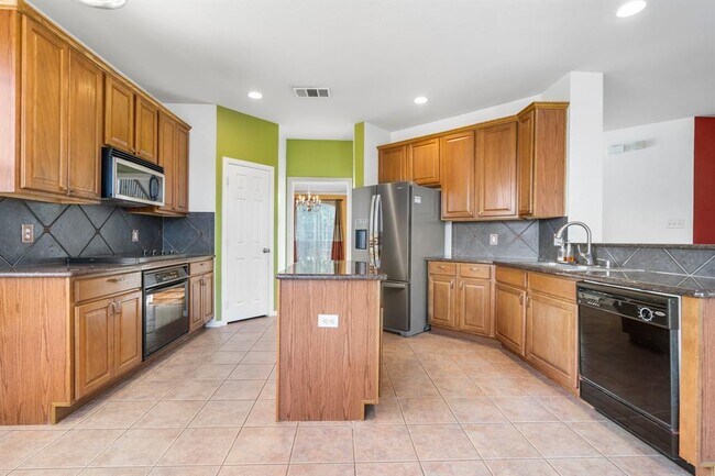 Building Photo - 910 Waterside Dr