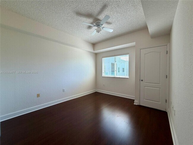 Building Photo - 6001 SW 70th St