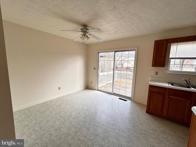 Building Photo - 209 Copperfield Ln