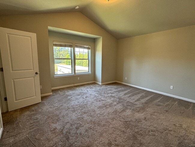 Building Photo - Modern Townhome Available in Wilsonville