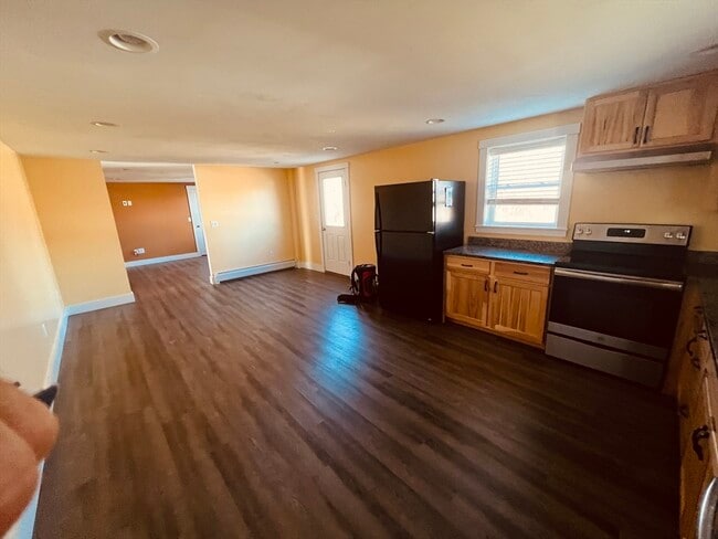 Building Photo - 51 Moore Rd