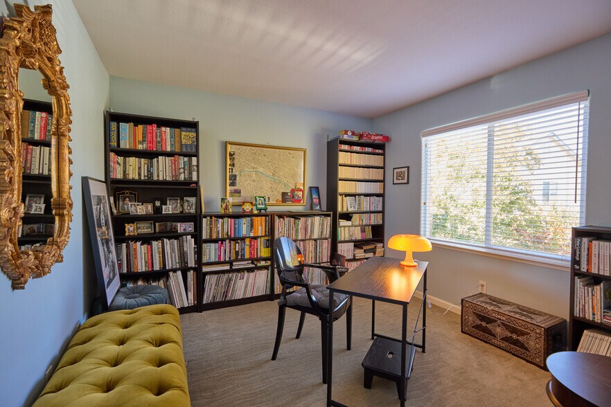 Bedroom 3 - Library - 10 Summerbrooke Cir
