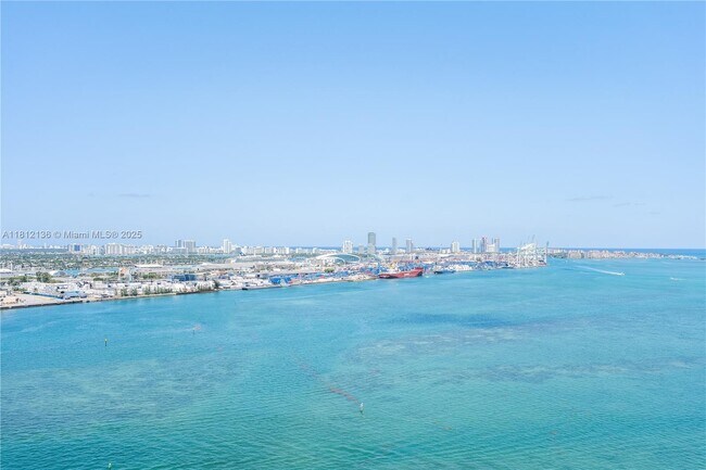 Building Photo - 848 Brickell Key Dr