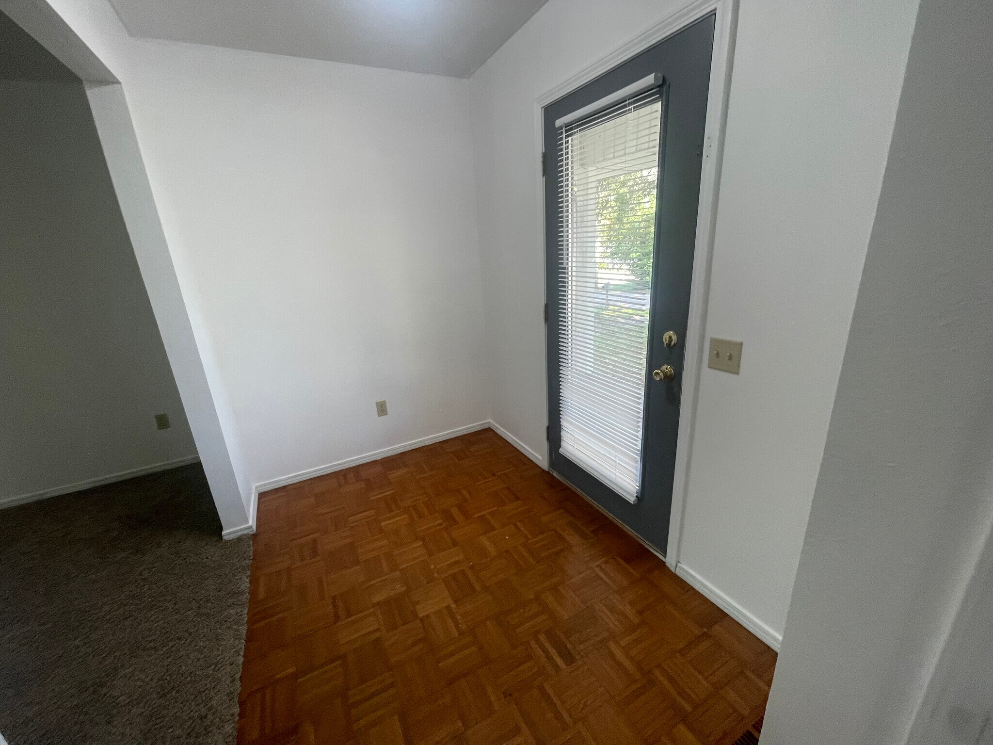 Building Photo - 317 S Market St