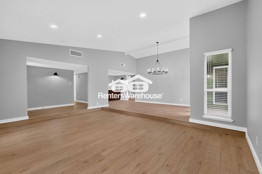 Building Photo - 1207 Creekwood Ct