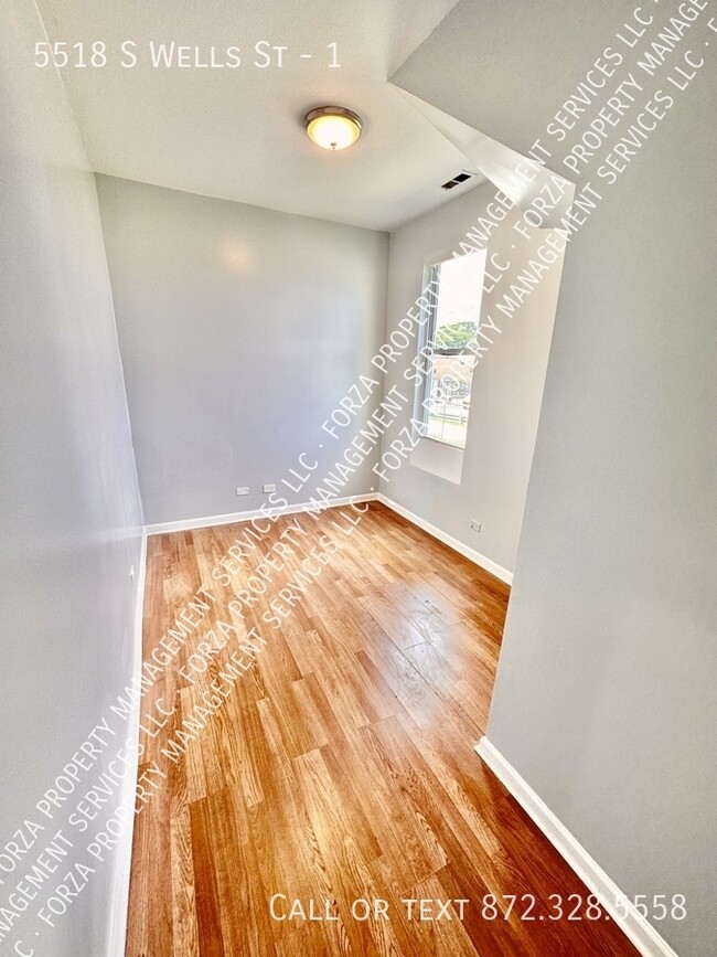 Building Photo - 5518 S Wells St
