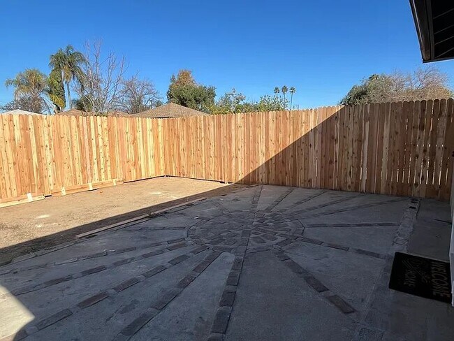 Building Photo - 7363 Ysmael Villegas St
