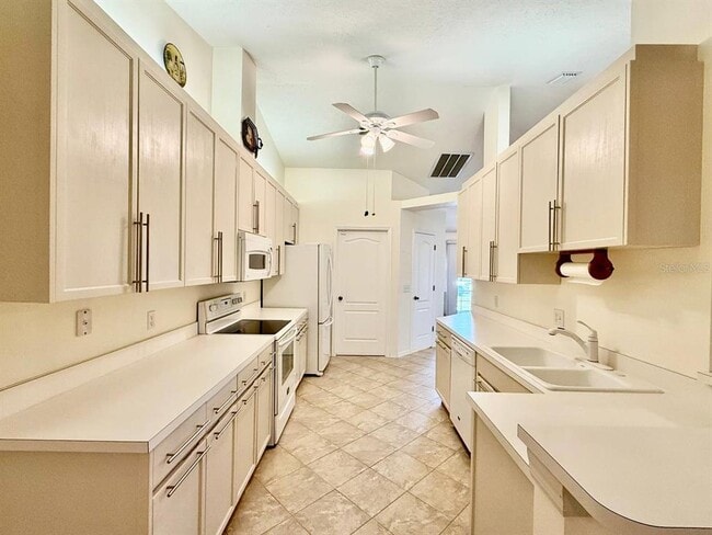 Building Photo - 9815 La Vonda St