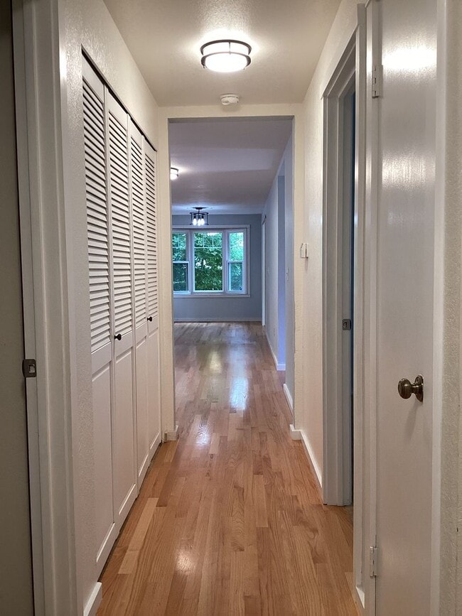 Building Photo - Charming Mukilteo Rambler in a Prime Location