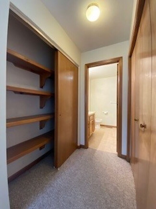 Building Photo - 212 Stonewall Ct