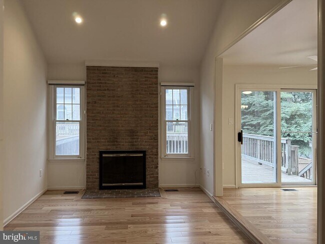 Building Photo - 7438 Crestberry Ln