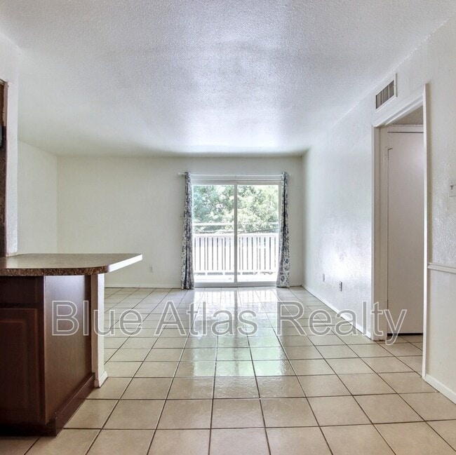 Building Photo - 4816 Wellesley Ave