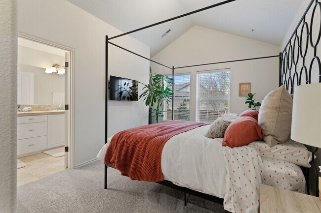 Building Photo - Bethany Beauty! 2 Bed 2.5 Bth + Office Townhome + 2 Car Garage + W/D + Wi-Fi Included