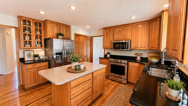 Building Photo - 1602 E 53rd Ave