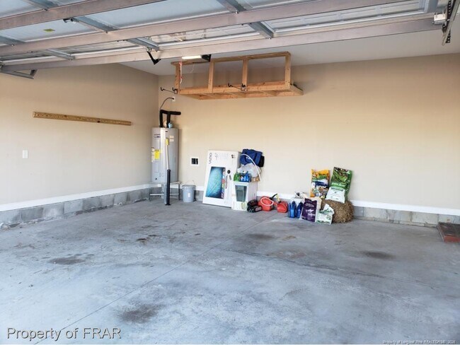 Building Photo - 211 Rainmaker St