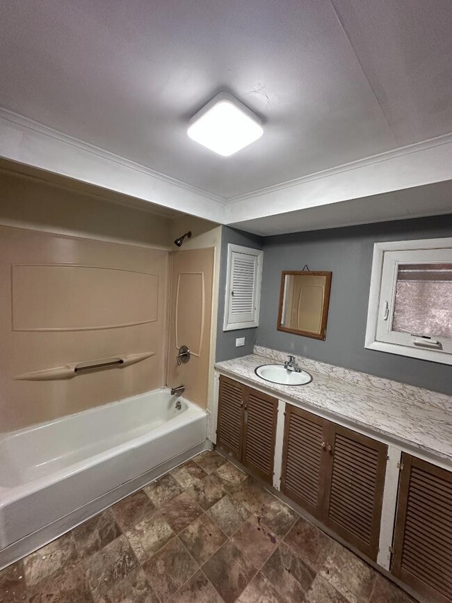 Building Photo - 81 Ashley St