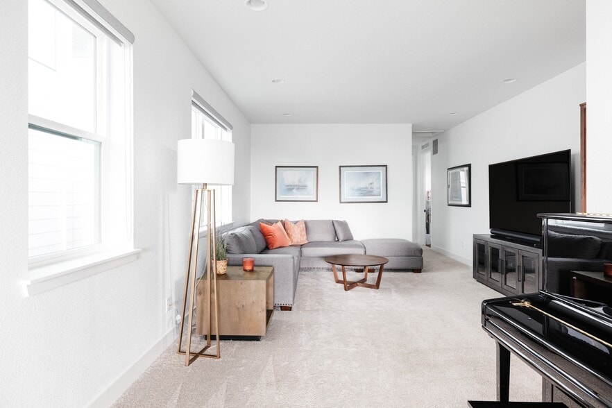 Building Photo - 6010 N Perth St