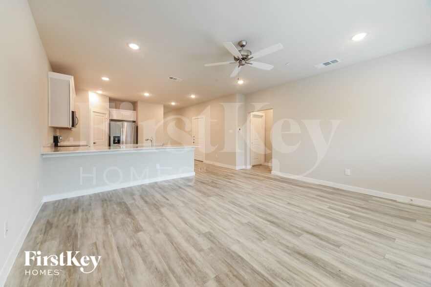 Building Photo - 321 Aveen Path