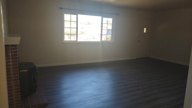 Building Photo - 5490 King Rd