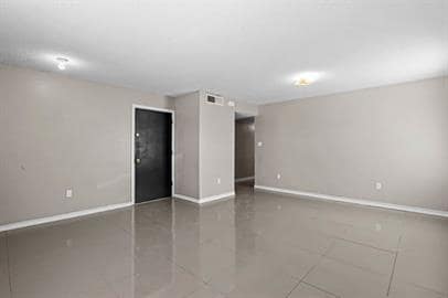 Building Photo - 732 Teichelkamp Dr