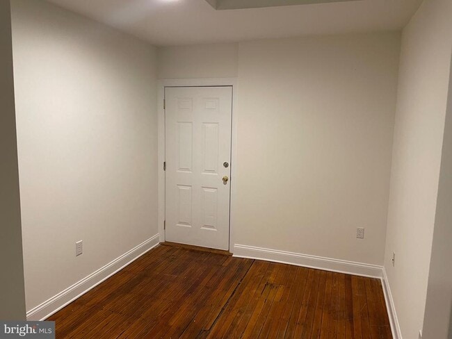 Building Photo - 70 Clinton St