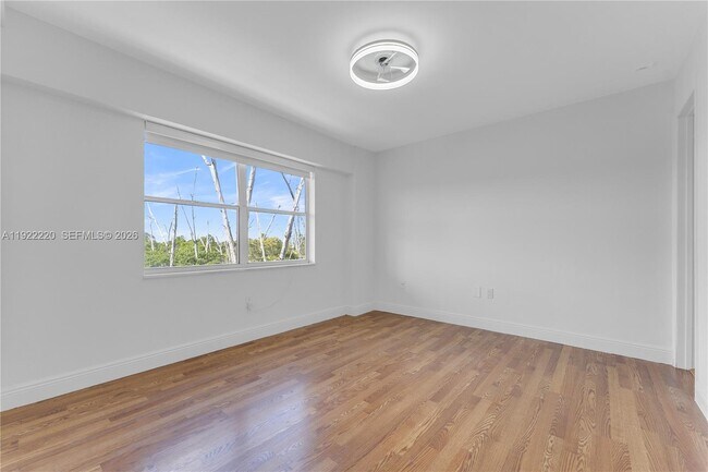 Building Photo - 16508 NE 26th Ave