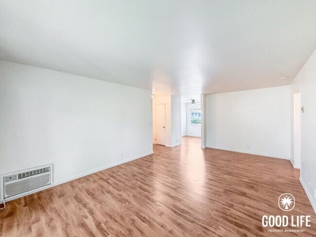 Building Photo - 4540 Maple Ave