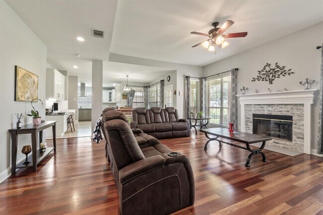 Building Photo - 2147 Hilton Head Dr