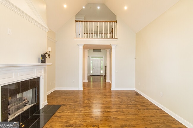 Building Photo - 906 Monarch Cir