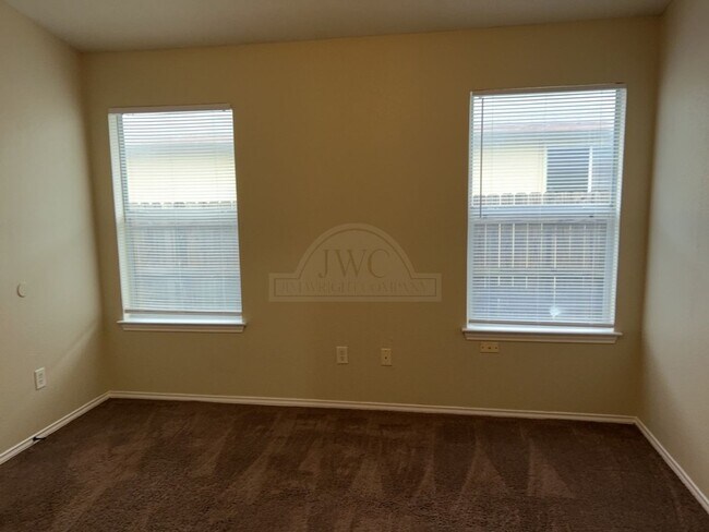 Building Photo - 1201 Fox Creek Dr