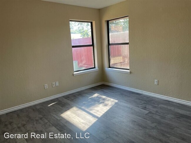 Building Photo - 3833 Rebecca Ln