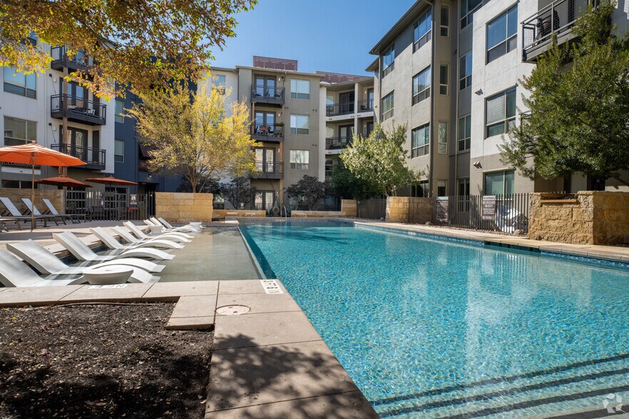 Pool 2 - Bridge at Midtown Commons