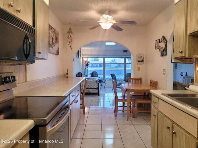 Building Photo - 7559 Heather Walk Dr