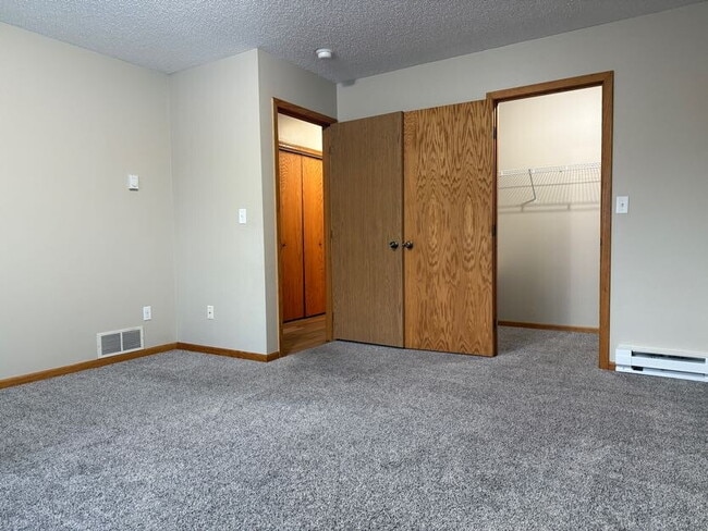 Building Photo - 2736-33 1/2 33 1/2 Ave S