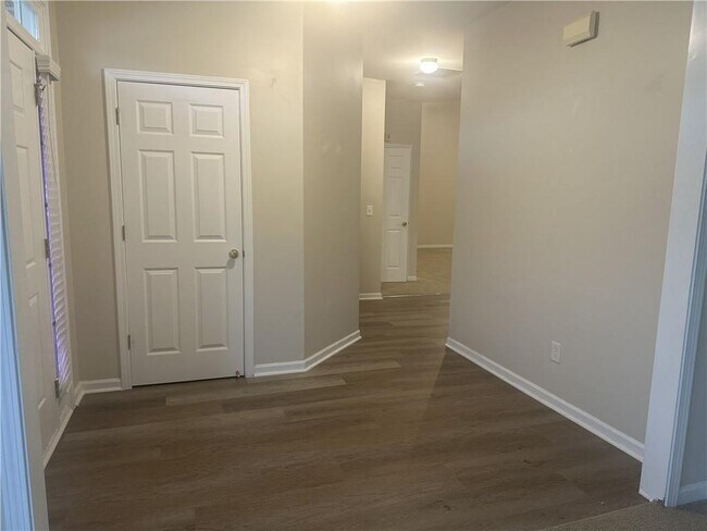 Building Photo - 3852 Roxfield Dr NE