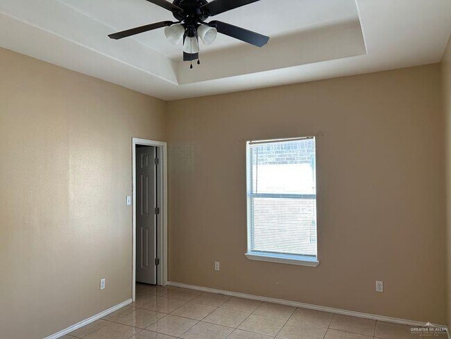 Building Photo - 2708 Primrose Ave
